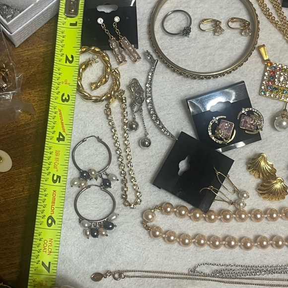 30 Piece Jewelry Lot - Picture 13 of 16